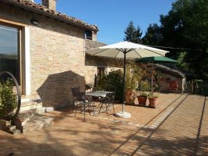A patio or other outdoor area at B&B I Canonici