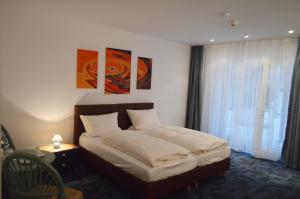 Postel nebo postele na pokoji v ubytování Hotel B8 Voerde