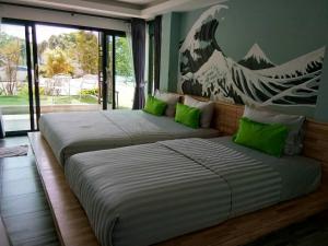 Кровать или кровати в номере Sor Kor Sor Resort