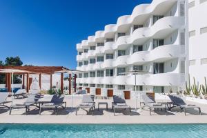 Gallery image of Inturotel Cala Esmeralda Beach Hotel & Spa - Adults Only in Cala d´Or