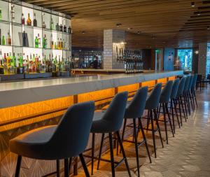 منطقة البار أو اللاونج في Pillo Hotel & Leisure Club