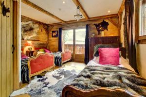 a bedroom with two beds in a log cabin at La Ferme du Lac Vert in Montriond