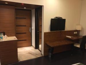TV a/nebo společenská místnost v ubytování Hotel Ivory 32