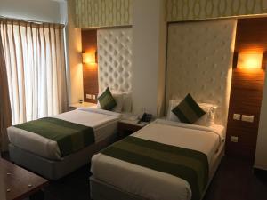 Кровать или кровати в номере Hotel Ivory 32