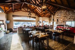 a restaurant with tables and chairs in a room at BlackStone Apart Boutique Hotel in Villa General Belgrano