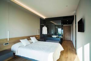 a bedroom with a white bed and a bathroom at Hotel Ristorante La Rosina in Marostica