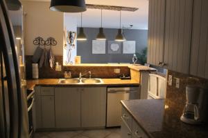 6-608 Amazing Penthouse water view with 2 suites