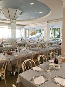 Restaurace v ubytování Hotel Monica