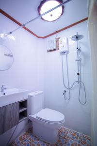 Bathroom sa Romyen House