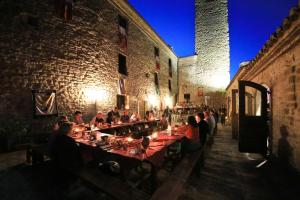 En restaurant eller et andet spisested på Castello Di Giomici