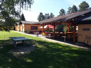 a picnic table in a yard next to a building at Sportcentrum Dvořák in Hluboká nad Vltavou