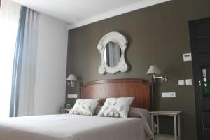 A bed or beds in a room at Hotel Villa Maria