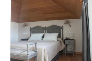 A bed or beds in a room at Hotel Villa Maria