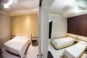 Postel nebo postele na pokoji v ubytování Hotel Tito's + 18 fotografií