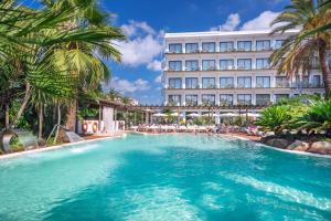 Bazén v ubytovaní Sumus Hotel Stella and Spa 4S Adults Recommended alebo v jeho blízkosti