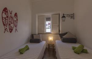 A bed or beds in a room at Sintra Wine Apartment