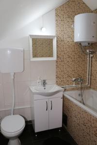 Kupatilo u objektu Guest House Vila Albedo