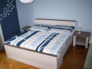 Voodi või voodid majutusasutuse apartman pro 4 osoby toas