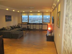 Genex Apartment的休息区
