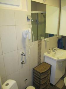 Genex Apartment的一间浴室
