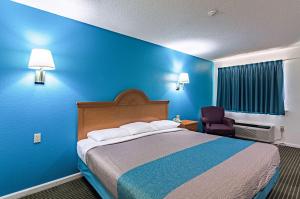 Postel nebo postele na pokoji v ubytování Motel 6-Azle, TX