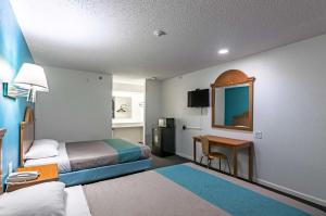 Postel nebo postele na pokoji v ubytování Motel 6-Azle, TX