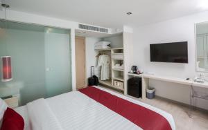 TV/Unterhaltungsangebot in der Unterkunft The Bloc Hotel Phuket - SHA Extra Plus