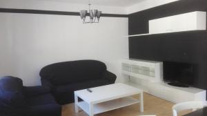 a living room with a chair and a tv at VuT Dalia 4 in Ávila