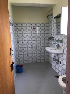 Ванна кімната в Hotel Himalayan Inn
