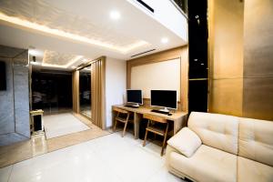 Ruby Hotelにあるテレビまたはエンターテインメントセンター