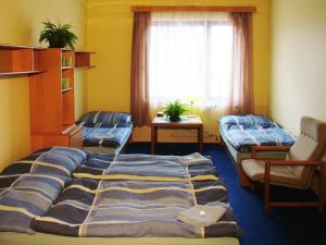 Postel nebo postele na pokoji v ubytování Hotel Na Trojce + 34 fotografií