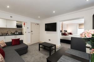 Afbeelding uit fotogalerij van Royal Princes Suites in Edinburgh