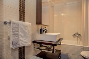 Kúpeľňa v ubytovaní Elegant Supercentral Apartment + 19 fotografií