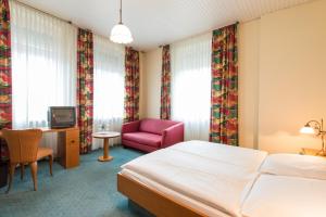 En eller flere senge i et værelse på Hotel Eisbach