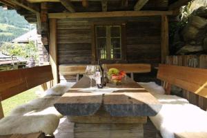 A seating area at Alberta's Ferienhaus