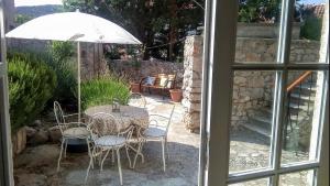 Patio nebo venkovní prostory v ubytování D HOUSE authentic Zlarin house, relaxing courtyard and terrace