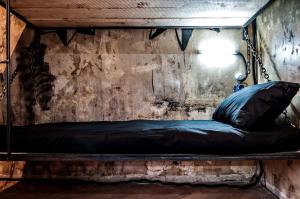 Rúm í herbergi á ALCATRAZ JAIL-HOSTEL