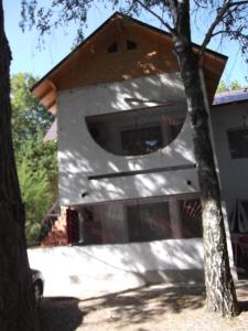 a white building with a brown roof at Pensiunea Ruxandra in Venus