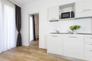 Kuchyň nebo kuchyňský kout v ubytování Hotel Houston Suites