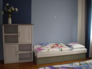 Voodi või voodid majutusasutuse apartman pro 4 osoby toas