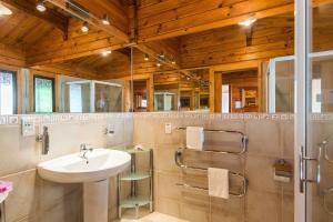 a bathroom with two sinks and a large mirror at Kimi Ora Eco Resort in Kaiteriteri