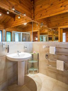 Vannituba majutusasutuses Kimi Ora Eco Resort