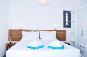 Ένα ή περισσότερα κρεβάτια σε δωμάτιο στο Ionathan Koufonisia Suites +30 φωτογραφίες