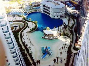Vista de la piscina de Azure Urban Beach Resort Manila by Radlett o d'una piscina que hi ha a prop