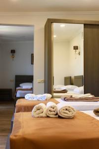 Postel nebo postele na pokoji v ubytování Hotel Kolkhi Shekvetili