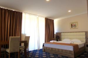 Postel nebo postele na pokoji v ubytování Hotel Kolkhi Shekvetili
