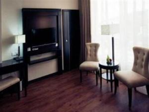 TV a/nebo společenská místnost v ubytování Hotel S Damansara