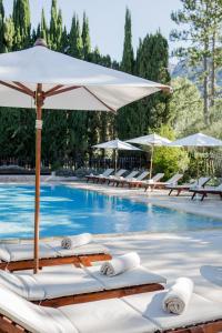 สระว่ายน้ำที่อยู่ใกล้ ๆ หรือใน La Bastide De Moustiers - Hôtel et Restaurant - Teritoria