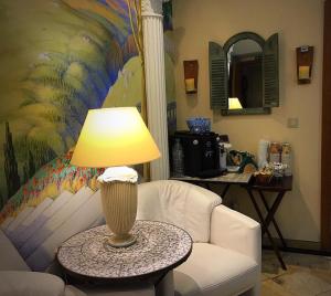 a lamp sitting on a table in a room with a chair at Hotel am Schloss - Frankfurt an der Oder in Frankfurt Oder