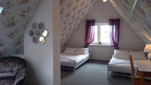 a small room with a bed and a window at Chata Dziadka Ignacego in Augustów